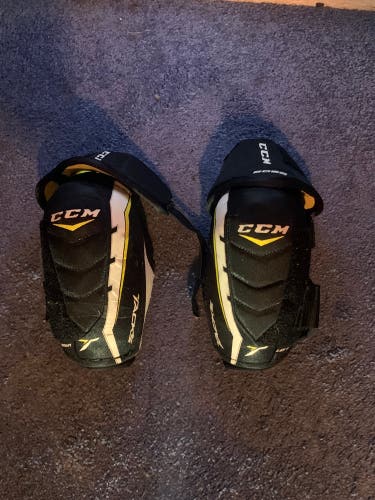 Used Large CCM  Tacks 2052 Elbow Pads
