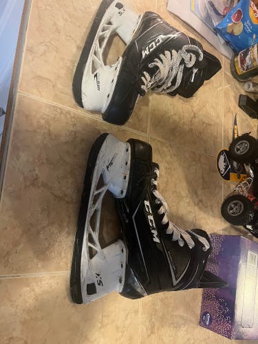 Used CCM Regular Width  Size 9.5 Ribcor 80K Hockey Skates