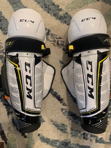 CCM  Super Tacks AS1 Shin Pads