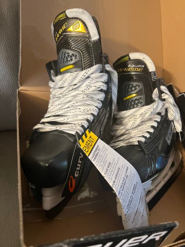 New Bauer Extra Wide Width Size 4.5 Supreme 2S Pro Hockey Skates