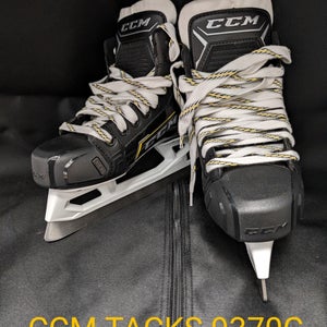 Junior New CCM Super tacks 9370 Hockey Goalie Skates Regular Width Size 1.5