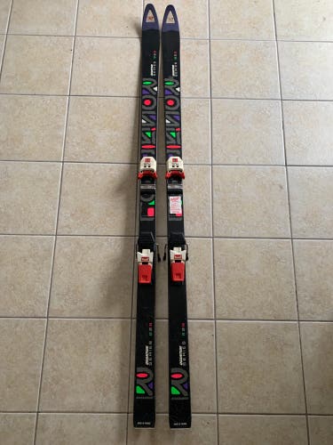 USED ROSSIGNOL QUANTUM SERIES 828 SKIES(HOT ITEM) FIRST COME FIRST SERVE.(UP FOR GRABS).