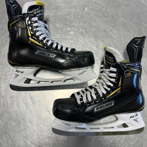 Like New Bauer Supreme 2S Senior Hockey Skates