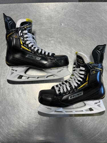 Like New Bauer Supreme 2S Senior Hockey Skates