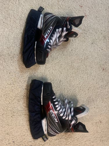 Senior CCM Regular Width  Size 9 JetSpeed FT470 Hockey Skates