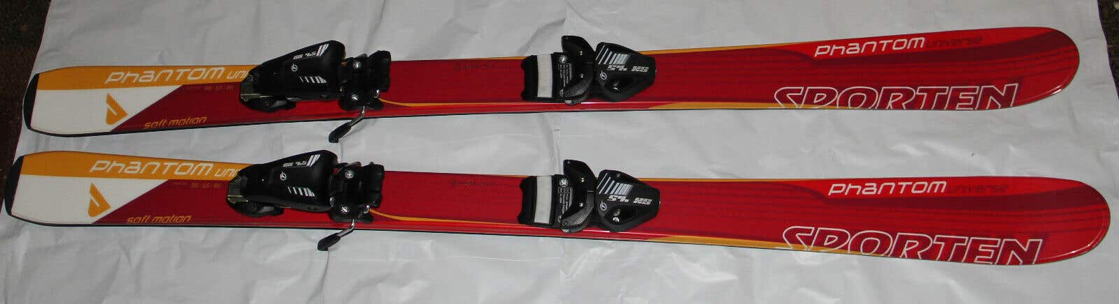 NEW Junior kids skis 118cm Sporten Red + Tyrolia size adjustable Bindings pair