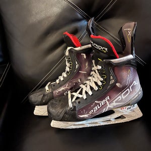 Senior Bauer Vapor Hyperlite Hockey Skates Regular Width Size 10.5