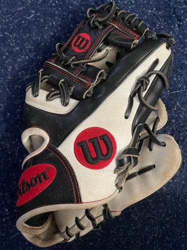 Infield 11.5" A2000 Baseball Glove