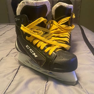Used CCM Tacks 9040 Youth Size 4 Hockey Skates