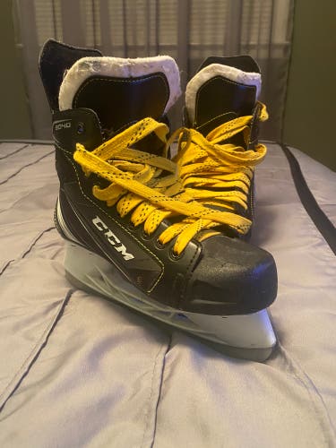 Used CCM Tacks 9040 Youth Size 4 Hockey Skates