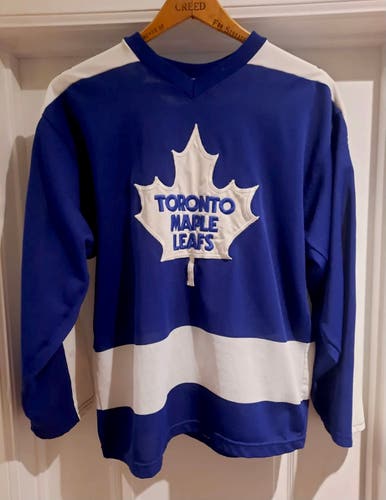 VINTAGE DARRYL SITTLER SIGNED TORONTO MAPLE LEAFS MASKA JERSEY FROM MAPLE LEAF GARDENS