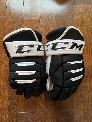 Used CCM 15"  Tacks 4 roll pro 2 Gloves