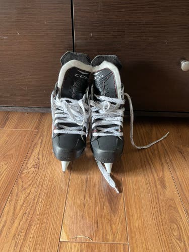Like New CCM JetSpeed 250 Hockey Skates (Size Youth 11)