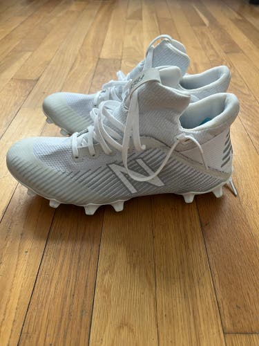 White Adult Size 8.0 (Women's 9.0) Mid Top Freeze