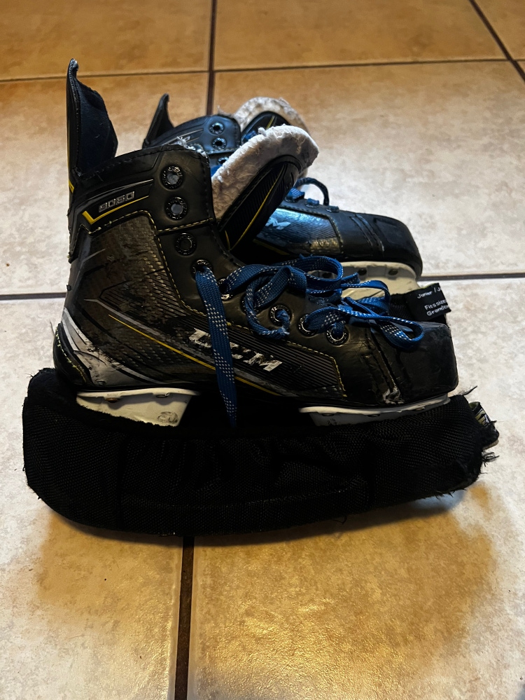 Used CCM  Size 2 Tacks 9060 Hockey Skates