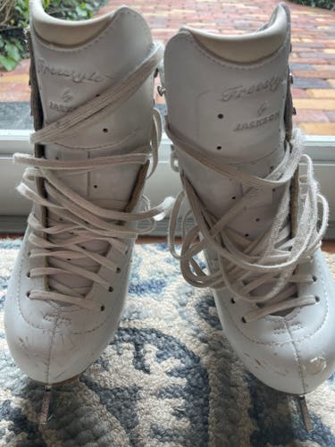 Used Jackson Figure Skates Size 2.5
