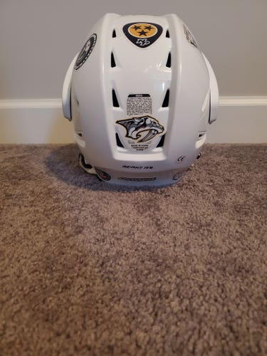 Used Medium Bauer Re-Akt 75 Helmet