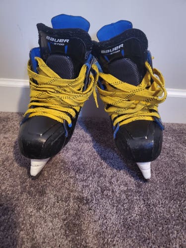 Junior Used Bauer Nexus N2700 Hockey Skates Regular Width Size 5.5