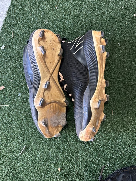 Black Men's Molded Cleats Low Top 4040v5