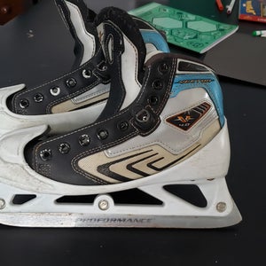 Junior Used CCM Vector 4.0 Hockey Goalie Skates Regular Width Size 4