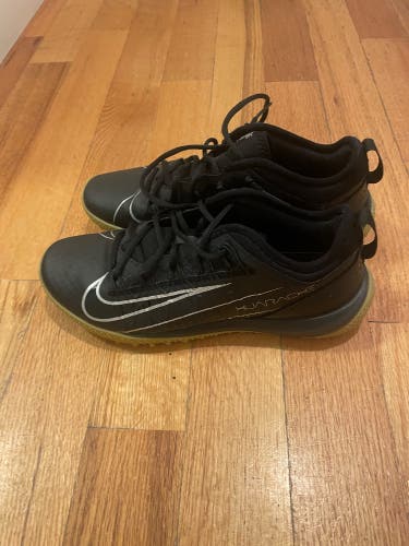 Size 8  Nike Turf Cleats