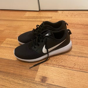 Nike 8.5 golf shoes