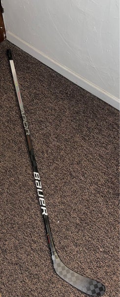 Senior Left Hand P28 Pro Stock Vapor Hyperlite Hockey Stick