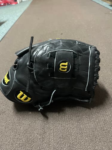 Pitcher's 12" A2000 Baseball Glove