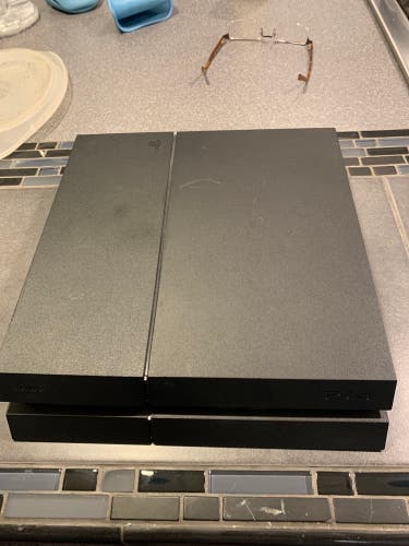 PS4 + PS4 Controller