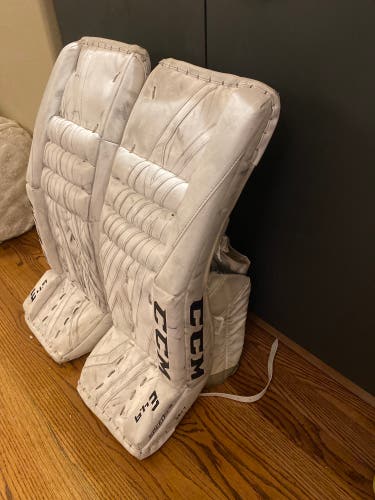 29" CCM  Extreme flex 4.9 Goalie Leg Pads