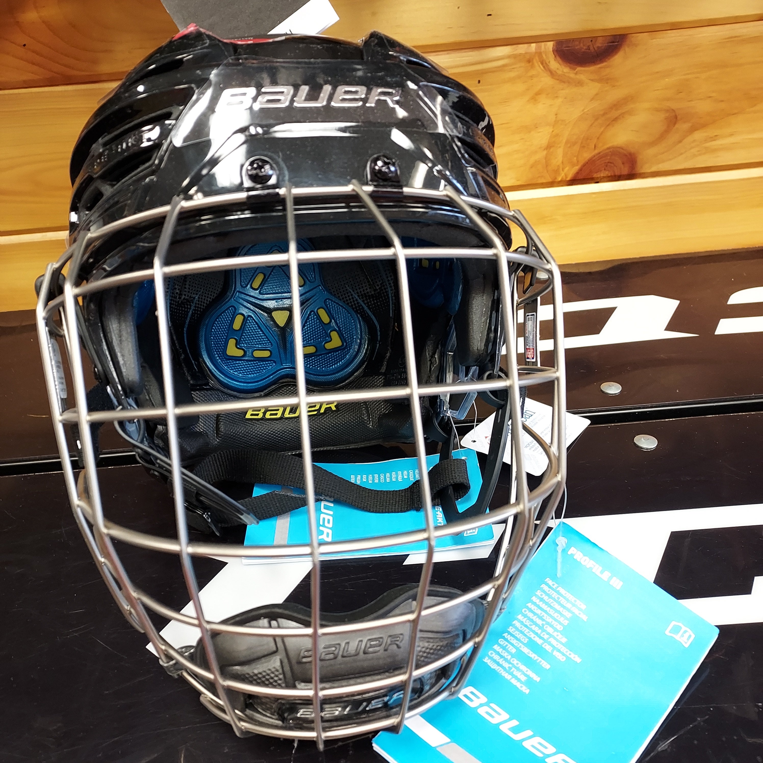 New Bauer Re-Akt 150 Helmet Combo (with |