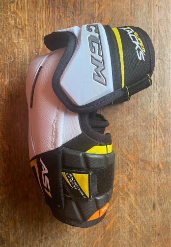 Used Medium CCM  Super Tacks AS1 Elbow Pads