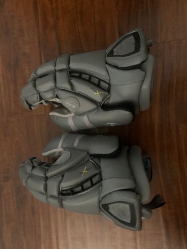 Used Maverik 13" Rome RX3 Goalie Gloves