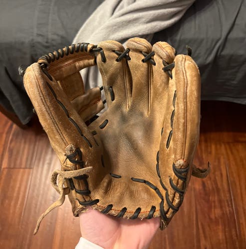 Infield 11.5" A2000 Baseball Glove