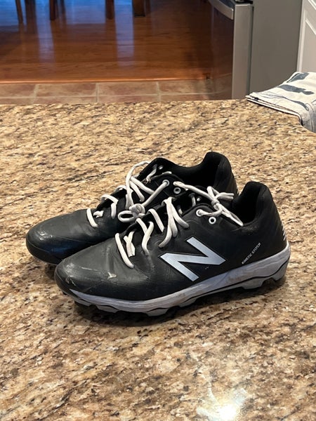 Black Men's Molded Cleats Low Top 4040v5