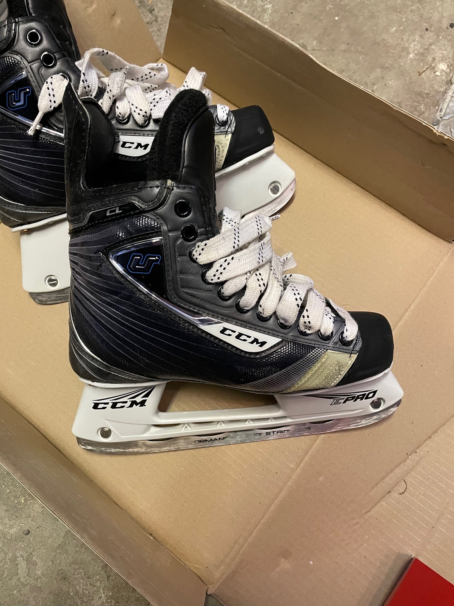 Senior SLIGHTLY used CCM U+ Crazy Light Hockey Skates Regular Width Pro