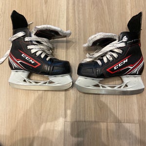Youth CCM Regular Width  Size 11 JetSpeed FT340 Hockey Skates