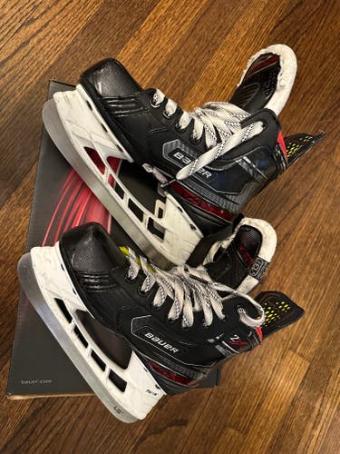 Youth Used Bauer Vapor 2X Hockey Skates (Size 13.5 D)
