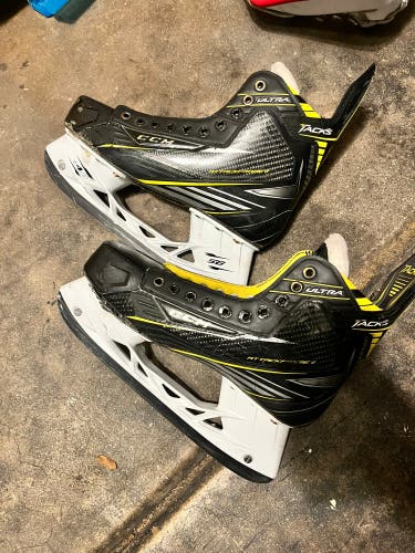 Used CCM Regular Width Size 9 Ultra Tacks Hockey Skates