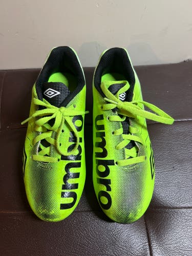 Umbro Soccer Cleats Size 2