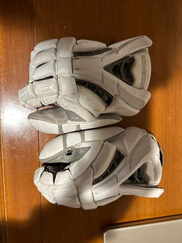 Maverick Rome goalie gloves