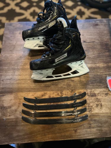 Junior Used Bauer Supreme 2S Pro Hockey Skates Regular Width Size 5