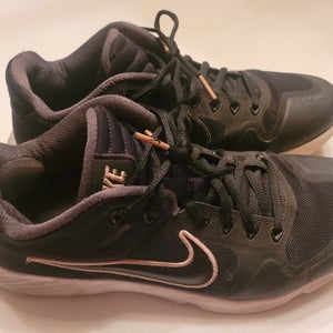 Nike Softball Turf Shoes Used Women's Size 8.5 (Women's 9.5) Nike