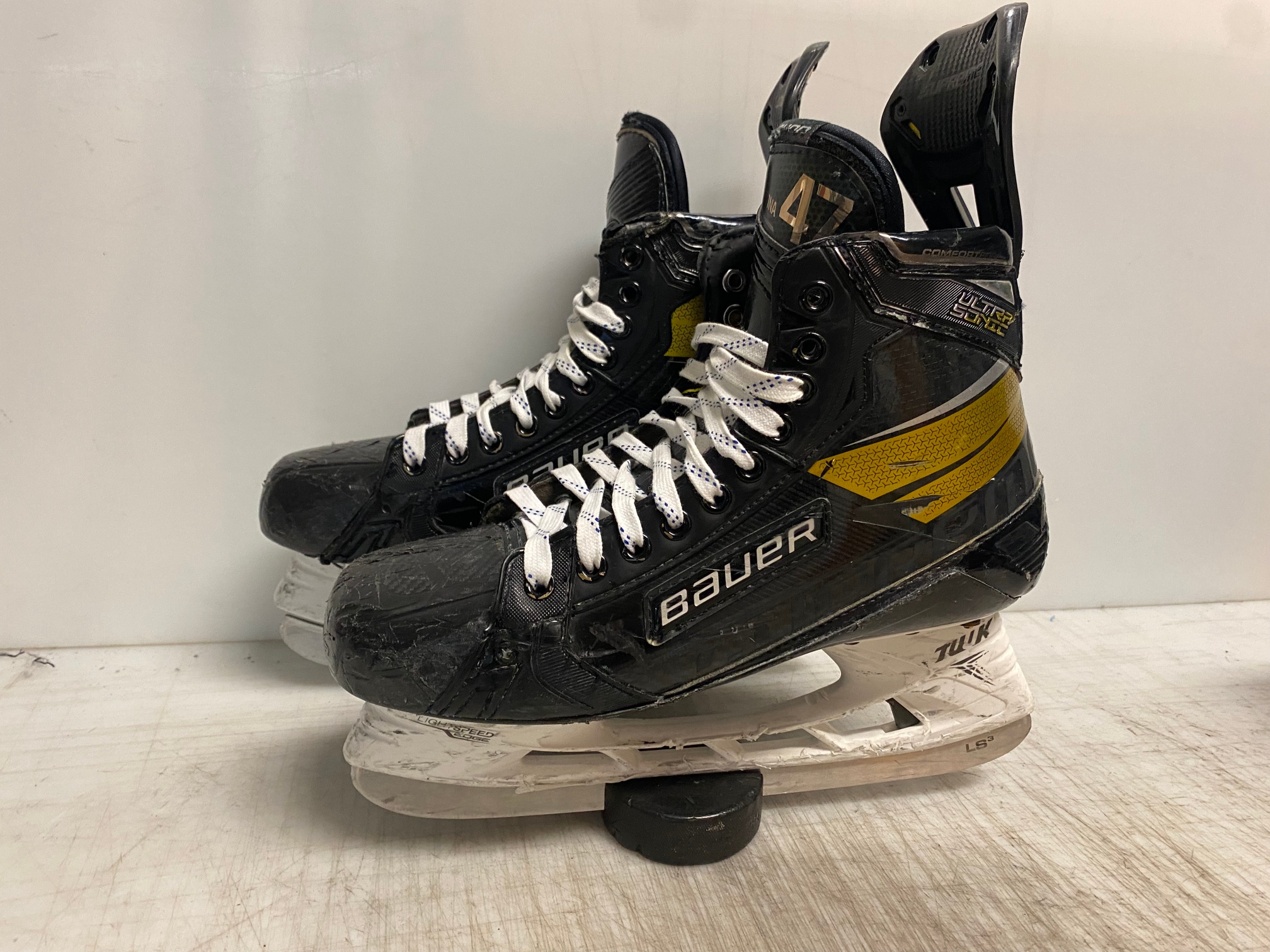 Bauer Supreme UltraSonic Mens Pro Stock Size 10.5 Hockey Skates 3554