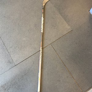 Junior Right Handed P28  Vapor Hyperlite Hockey Stick