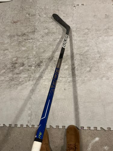 Intermediate Left Hand P92  Vapor Hyperlite Hockey Stick