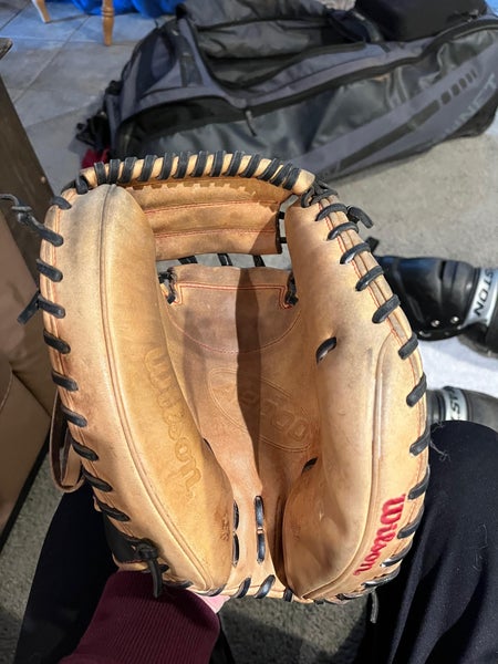 Used Right Hand Throw Wilson A2000 Catcher's Glove 33.5"