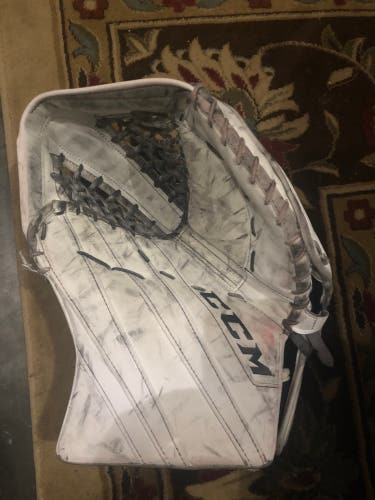 600* Pro Stock CCM EFlex 5 Goalie Glove