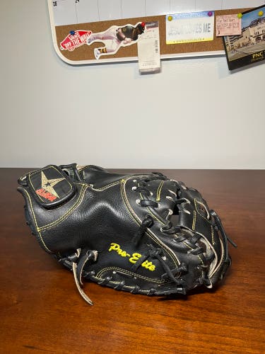 Right Hand Throw 33.5" CM3000SBK Catcher's Glove