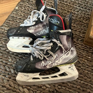 Used Bauer Regular Width  Size 7 Vapor Hyperlite Hockey Skates